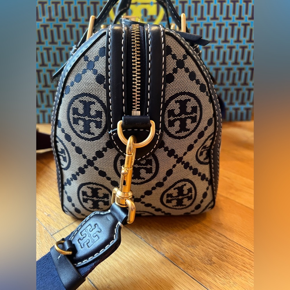 Tory Burch Navy T Monogram Jacquard Barrel Bag - Picture 6 of 15